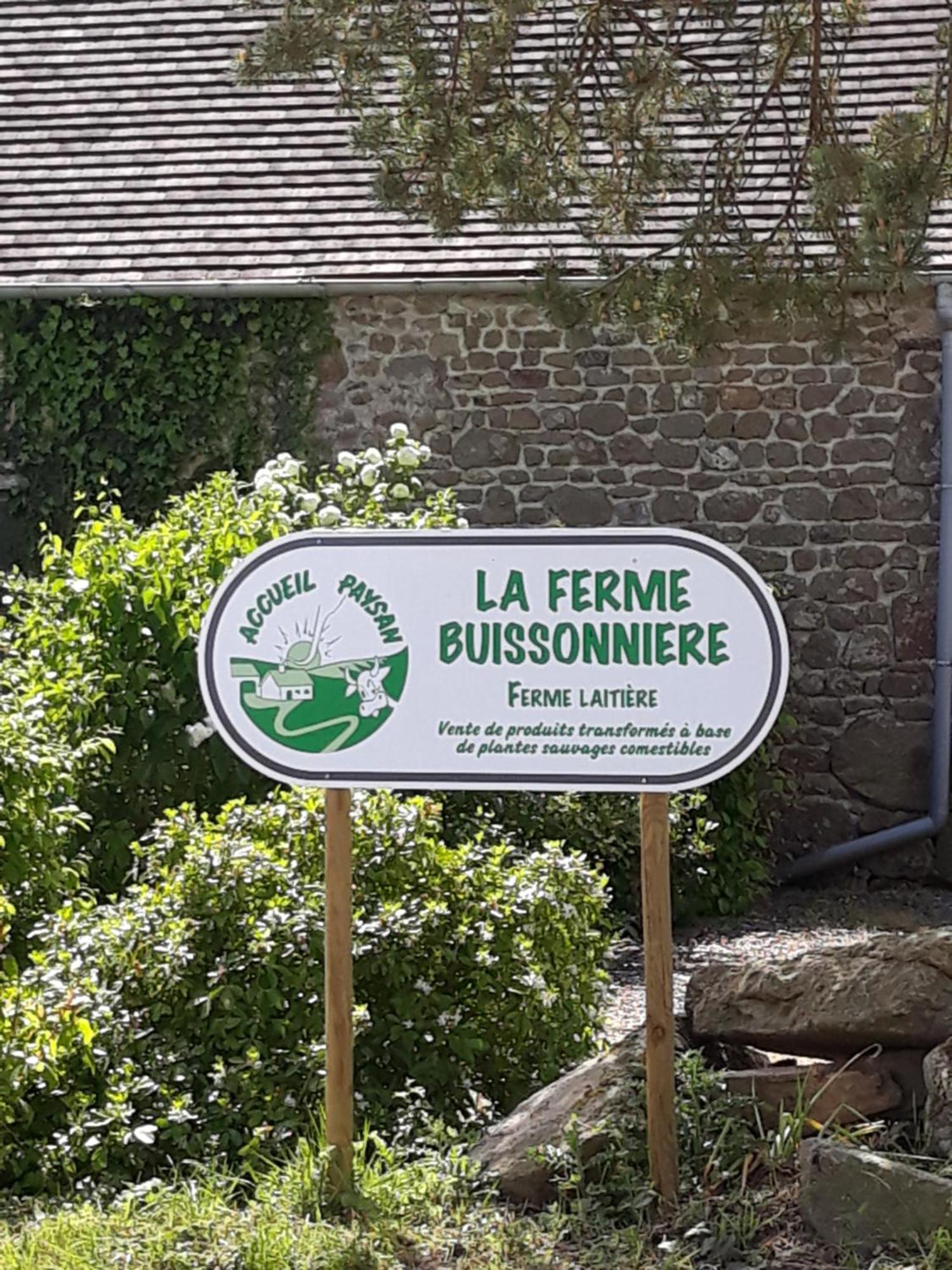 Roulotte A La Ferme Buissonniere Villa La Lande-de-Louge Exterior photo
